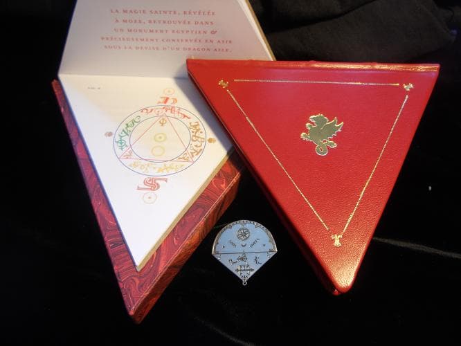 O livro triangular de Saint Germain