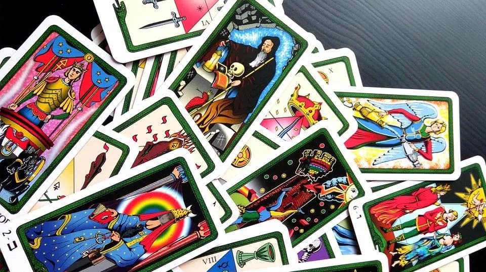 Tirando tarô antes de um ritual