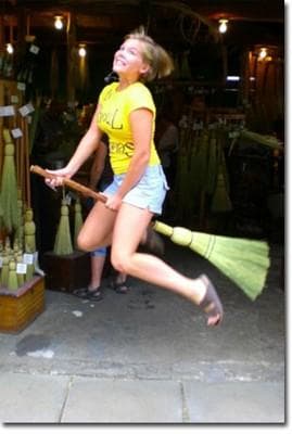 Como voar com uma vassoura