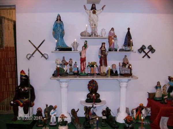 Oferendas, fumo e cachaça na Umbanda