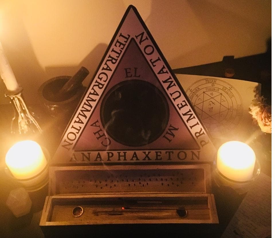 Construindo o Triângulo da Arte Goétia com um Espelho Mágico