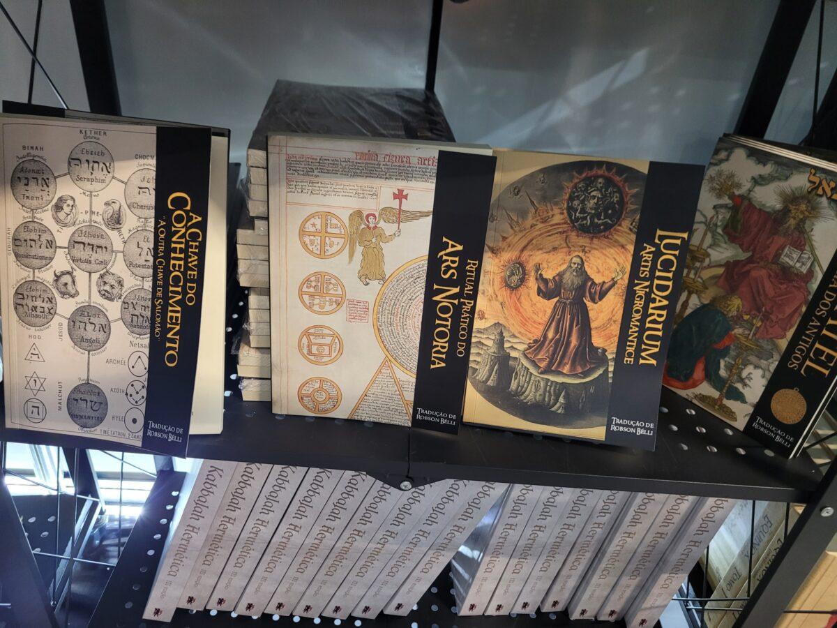Faz diferença a ordem de leitura dos Grimórios?